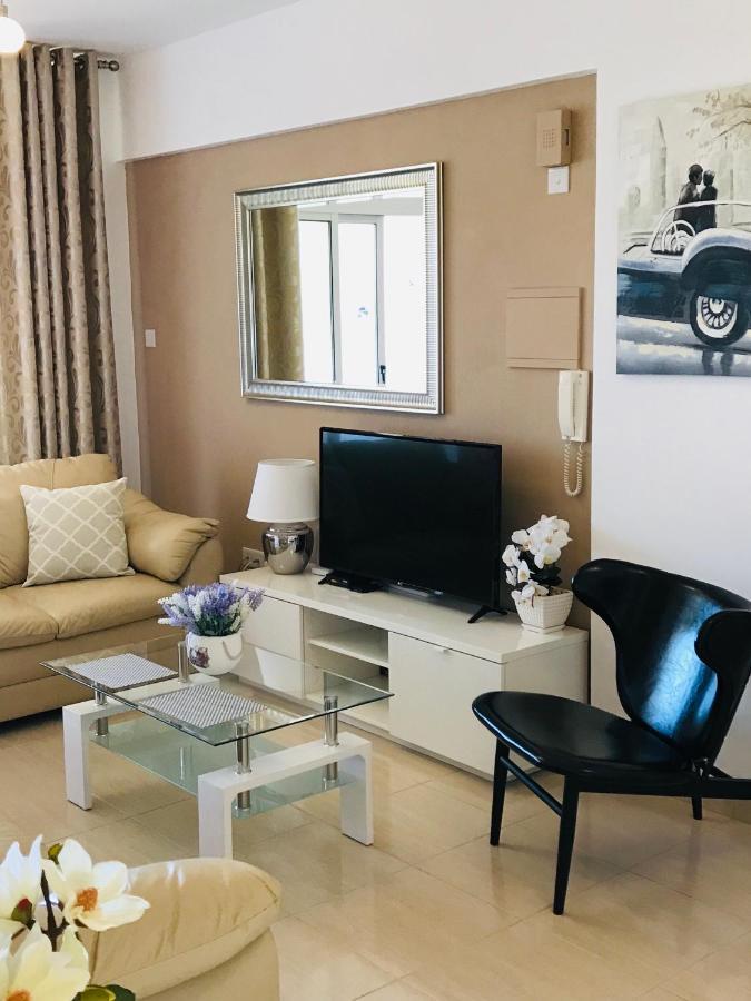 Pool Apartment ลาร์นาคา ภายนอก รูปภาพ